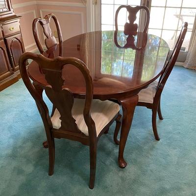 LOT 72D: Beautiful Universal Furniture Dining Table With Extra Leaf & Chairs