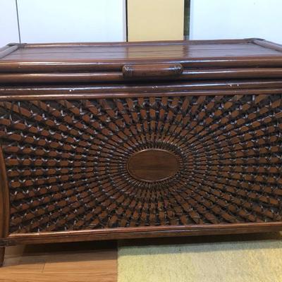 LOT 112B: Pier 1 Imports Rattan Storage Chest / Coffee Table