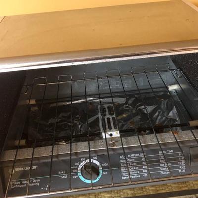 LOT 129B: Black & Decker Toaster Oven Model T670-TY2, Vintage Litton Microwave Oven Model 1585.000 & Rolling Cart
