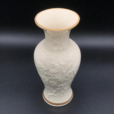 LOT 157K: Lenox Vases - Posy Blankets Medium Trumpet, Classic Woodland, Orchid & Ming Blossom