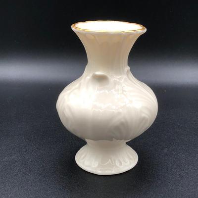 LOT 158K: Lenox Collection - Leaf Bud Vase, Autumn Leaf Bowls & Cabbage Leaf Bowl
