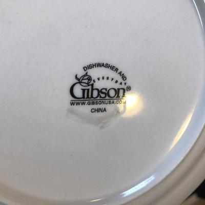LOT 217K: Gibson China Yuletide Dessert Plates, Bowls, Mugs & Saucers (Service for 4)