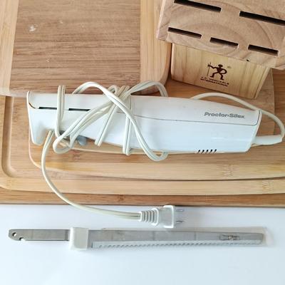 LOT 228S: Proctor-Silex Electric Knife with An Assortment of Cutting Boards