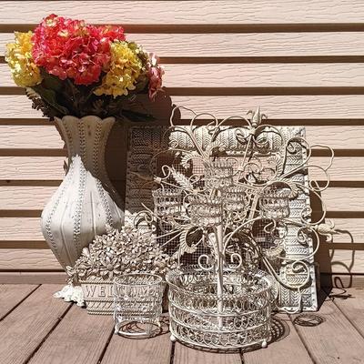 LOT 230F: A Collection of Metal Shabby Chic Style Decor