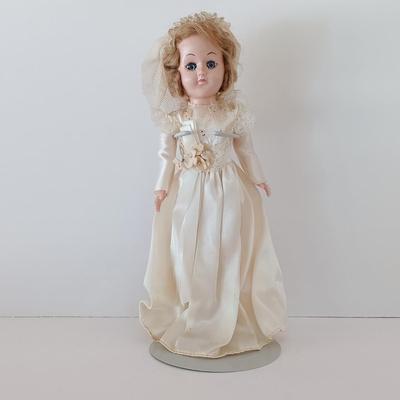 LOT 244S: World of Ginny 'Wee Lass', Tiara Dolls 'Billie', Capodimonte Doll & More