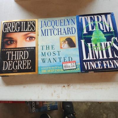 Hardback fiction book lot including Danielle Steel