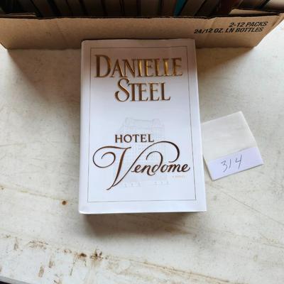 Hardback fiction book lot including Danielle Steel
