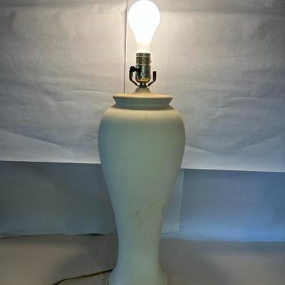Vintage Mid-Century Tyndale Elegant White Stone-Like Table Lamp by Universal Laboratories