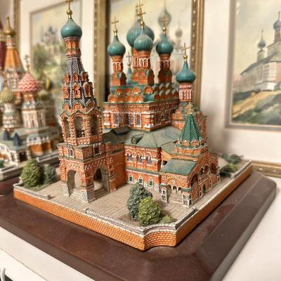 Watercolor paintings and replicas of Russian cathedrals