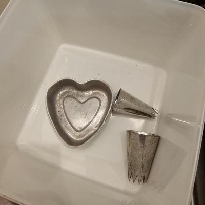 Assorted Baking Pans, Trays & More (G-JS)