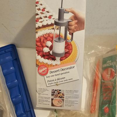 Assorted Baking Pans, Trays & More (G-JS)