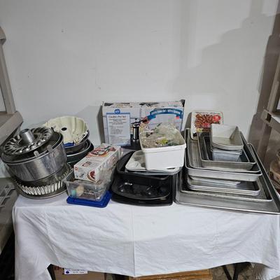 Assorted Baking Pans, Trays & More (G-JS)