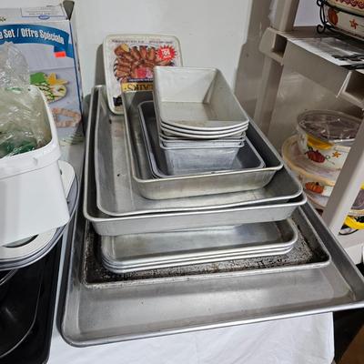 Assorted Baking Pans, Trays & More (G-JS)