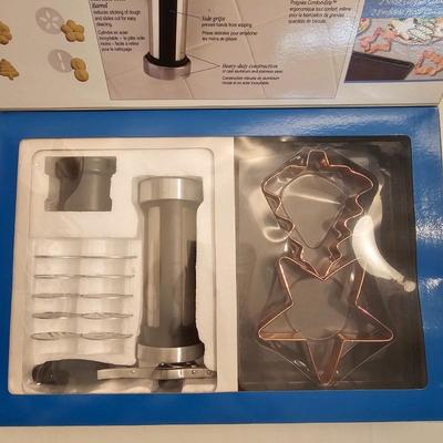 Assorted Baking Pans, Trays & More (G-JS)