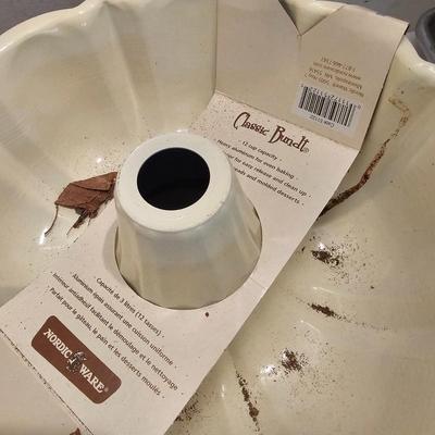 Assorted Baking Pans, Trays & More (G-JS)
