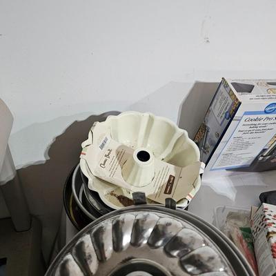 Assorted Baking Pans, Trays & More (G-JS)