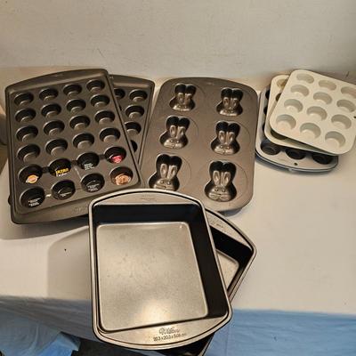 Assorted Baking Pans, Trays & More (G-JS)