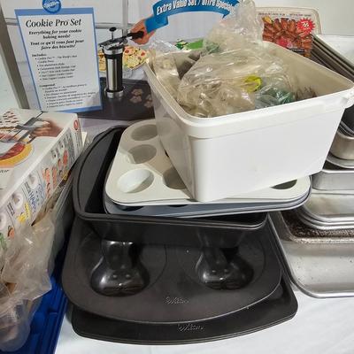 Assorted Baking Pans, Trays & More (G-JS)