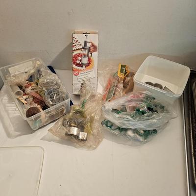 Assorted Baking Pans, Trays & More (G-JS)