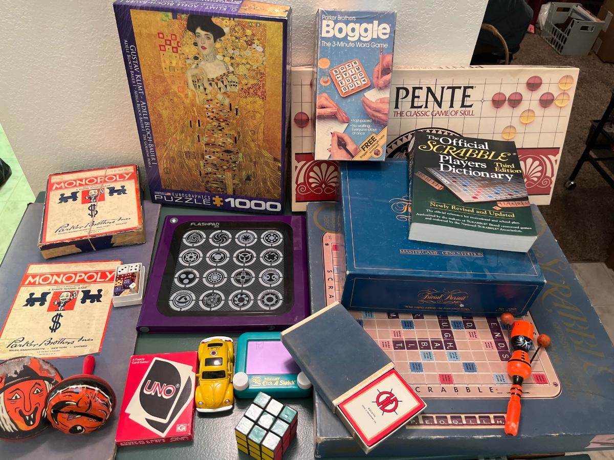 DR12- Games | EstateSales.org