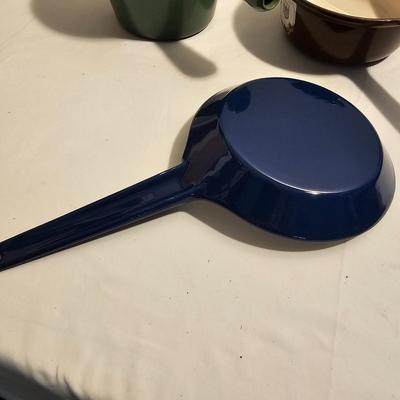 Le Creuset Cast Iron Cookware & More (G-JS)