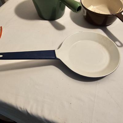 Le Creuset Cast Iron Cookware & More (G-JS)