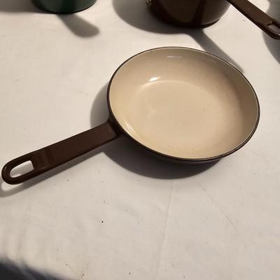 Le Creuset Cast Iron Cookware & More (G-JS)