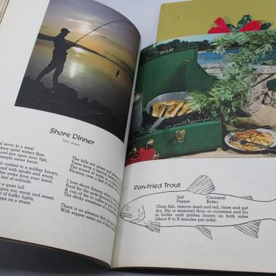 2 Vintage Magazines about plants & Christmas