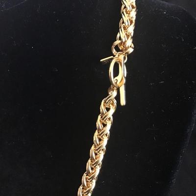 Anne klein / Gorsous chunky Gold toned necklace