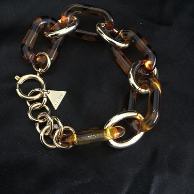 Serafina tortoise and gold link bracelet
