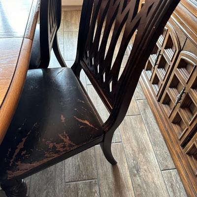 Dining room table with 6 chairs and 1 leaf