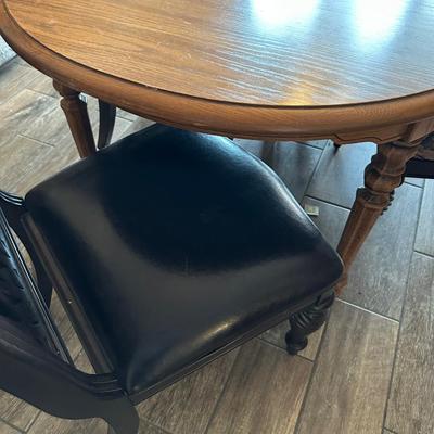 Dining room table with 6 chairs and 1 leaf