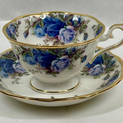 Royal Albert MIDNIGHT ROSE 1987 Tea cup & Saucer, blue roses