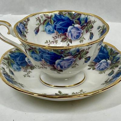 Royal Albert MIDNIGHT ROSE 1987 Tea cup & Saucer, blue roses