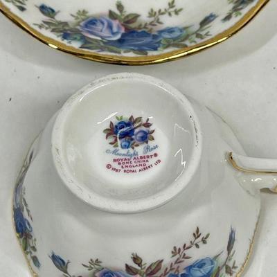Royal Albert MIDNIGHT ROSE 1987 Tea cup & Saucer, blue roses