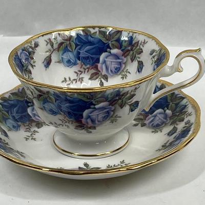 Royal Albert MIDNIGHT ROSE 1987 Tea cup & Saucer, blue roses