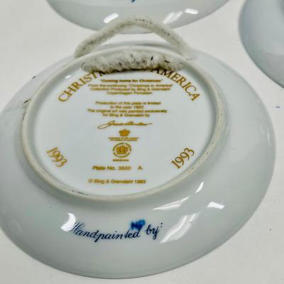 5 Collector Plates - Christmas in America