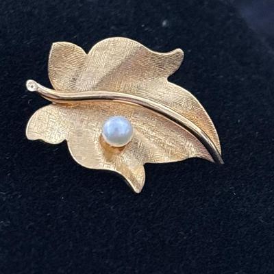 Van Dell gold filled pearl marked vintage brooch