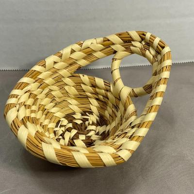 Small Gullah Pine and Sweetgrass Basket