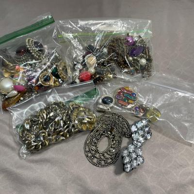 Costume Jewelry Pieces