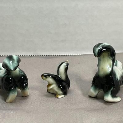 Hagen Renaker Skunk Family