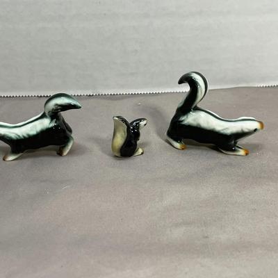 Hagen Renaker Skunk Family