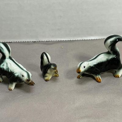 Hagen Renaker Skunk Family