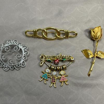 Signed Brooches - Monet, Sarah Cov, Giovanni, K.I.S.