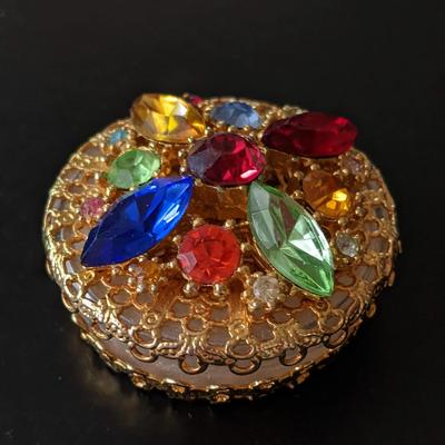 Vintage jewel topped pill box trinket jewelry bedside earrings Hollywood regency Red center