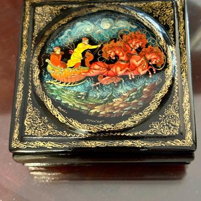 Finely painted Russian lacquer box