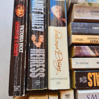 Paperback Fiction book lot including Jane Dailey