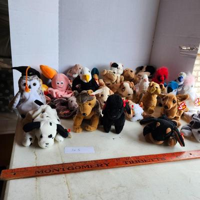 Lot of ty beanie babies. Mixed lot of beanie babies.