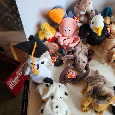 Lot of ty beanie babies. Mixed lot of beanie babies.