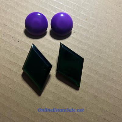 2 PAIRS OF EARRINGS